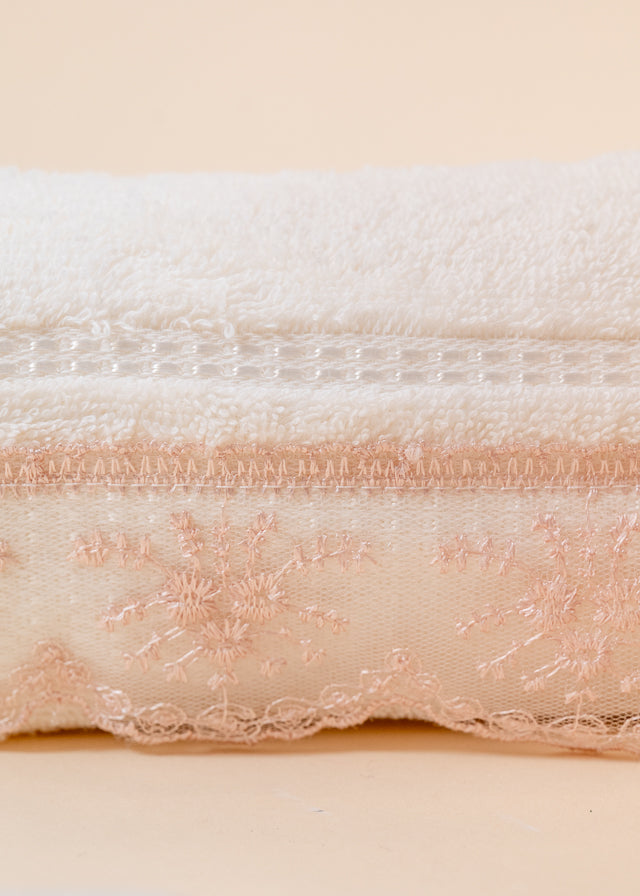 Set Botez Sorina 4 Piese, Rochie, Trusou, Lumanare si Cufar Personalizat Botez AnneBebe