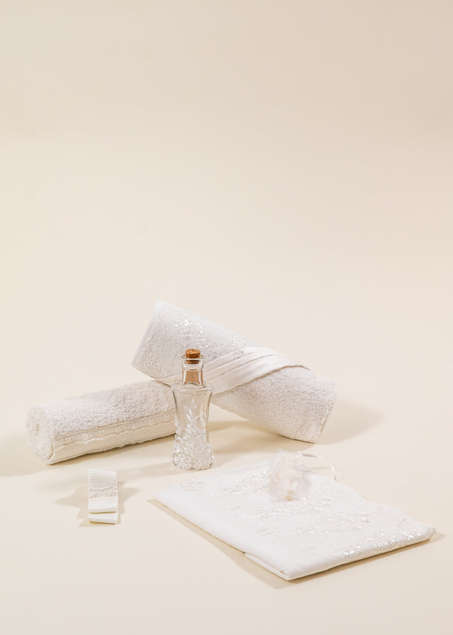 Set Botez Florina 3 Piese Lumanare Trusou si Cufar Personalizate AnneBebe