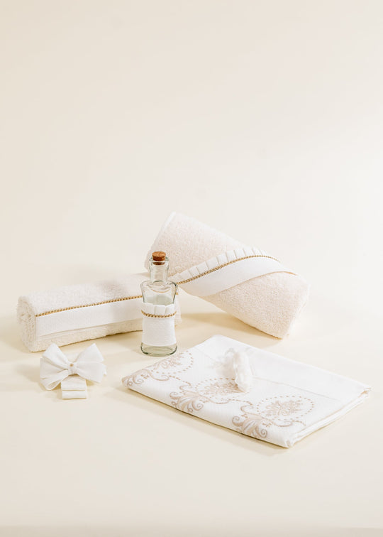 Trusou Nicole Crem Bordura Flori Capucino Cu Auriu AnneBebe