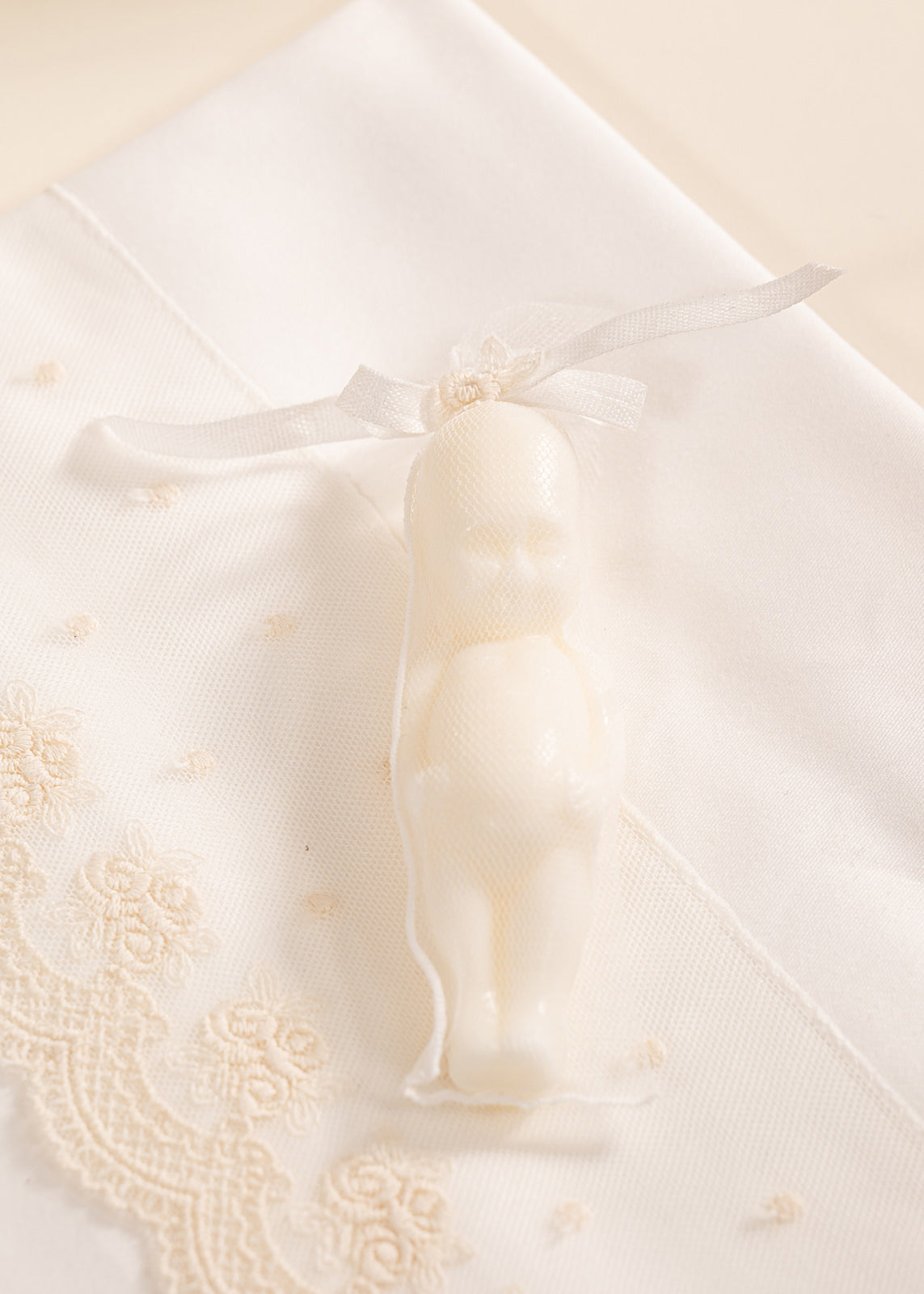 Set Botez Mira 4 Piese, Rochie, Trusou, Lumanare si Cufar Personalizat Botez AnneBebe