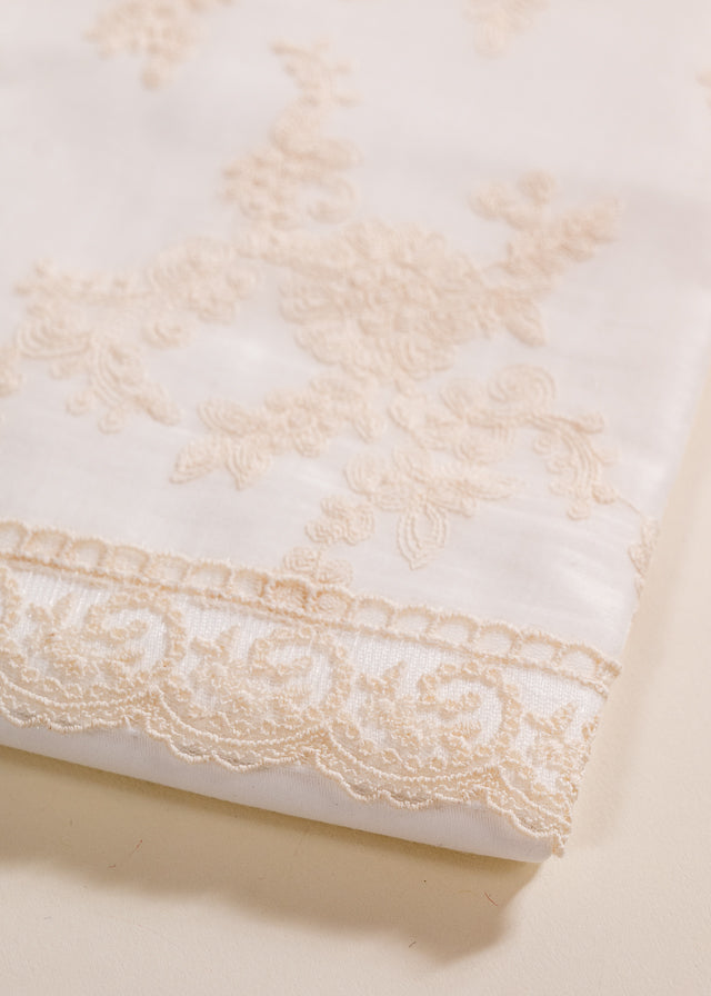 Set Botez Dorina 4 Piese Rochie Trusou Lumanare si Cufar Personalizat Botez AnneBebe