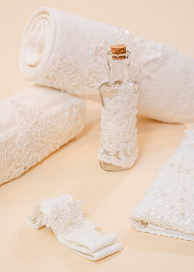 Set Botez Anais 3 Piese,  Rochie, Trusou si Lumanare Personalizat Botez AnneBebe