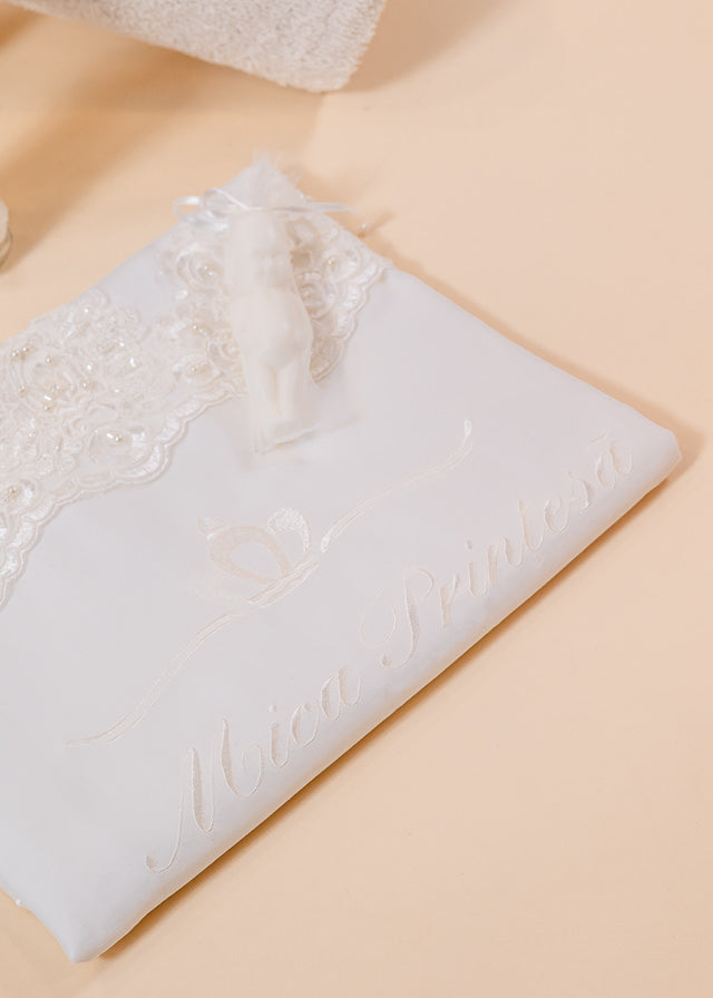 Set Botez Anais 3 Piese,  Rochie, Trusou si Lumanare Personalizat Botez AnneBebe