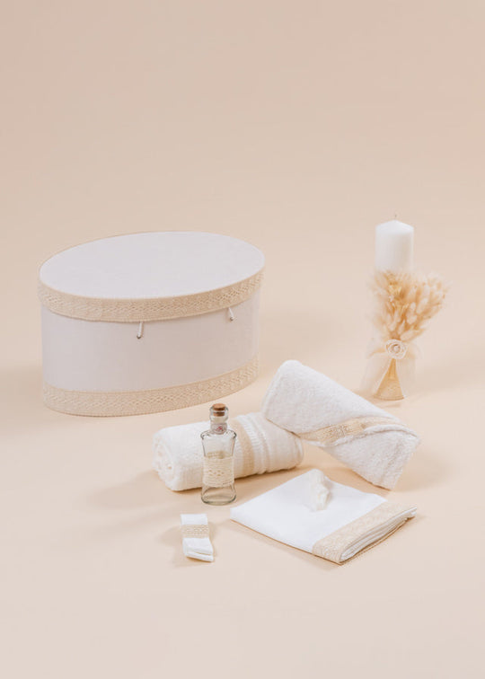 Set Botez Medeea 3 Piese, Lumanare, Trusou si Cufar Personalizat AnneBebe