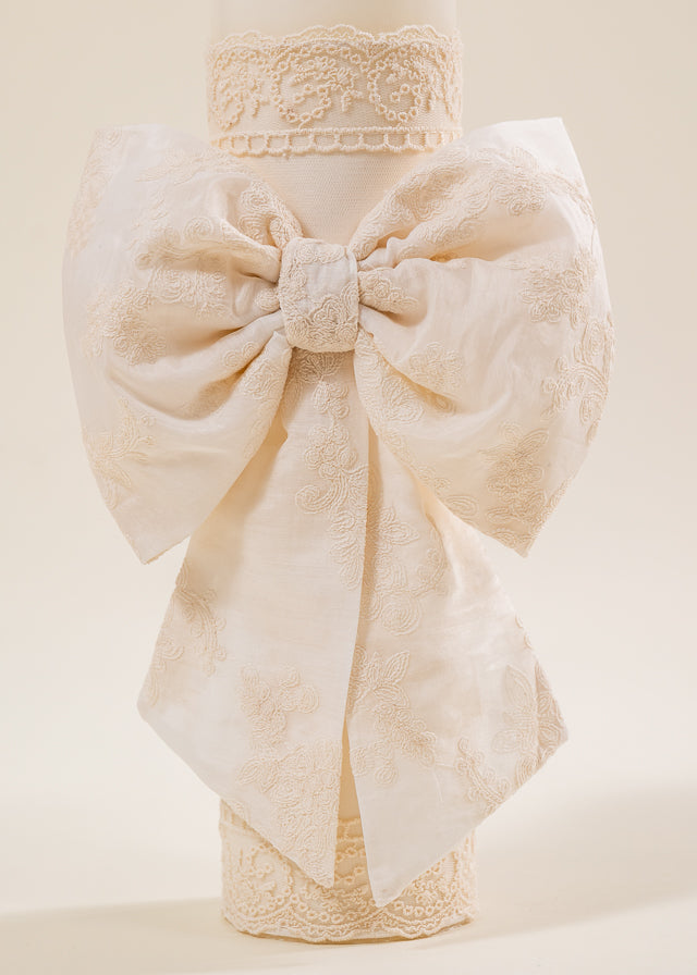 Set Botez Dorina 4 Piese Rochie Trusou Lumanare si Cufar Personalizat Botez AnneBebe