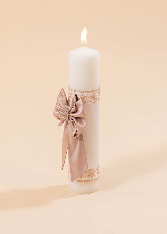 Lumanare Vivienne Crem Cu Funda Bej Si Accesoriu Tip Cristale AnneBebe