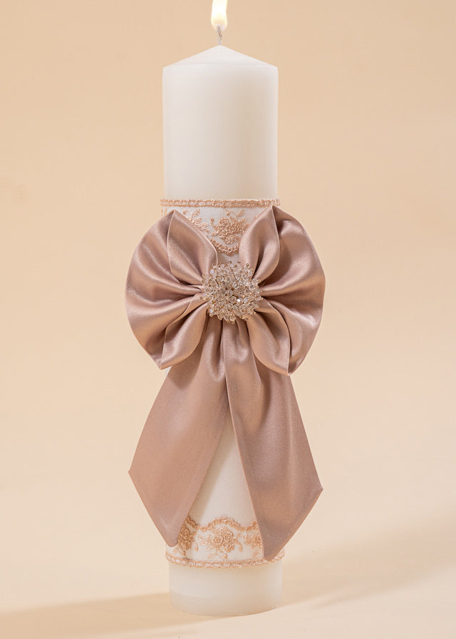 Lumanare Vivienne Crem Cu Funda Bej Si Accesoriu Tip Cristale AnneBebe