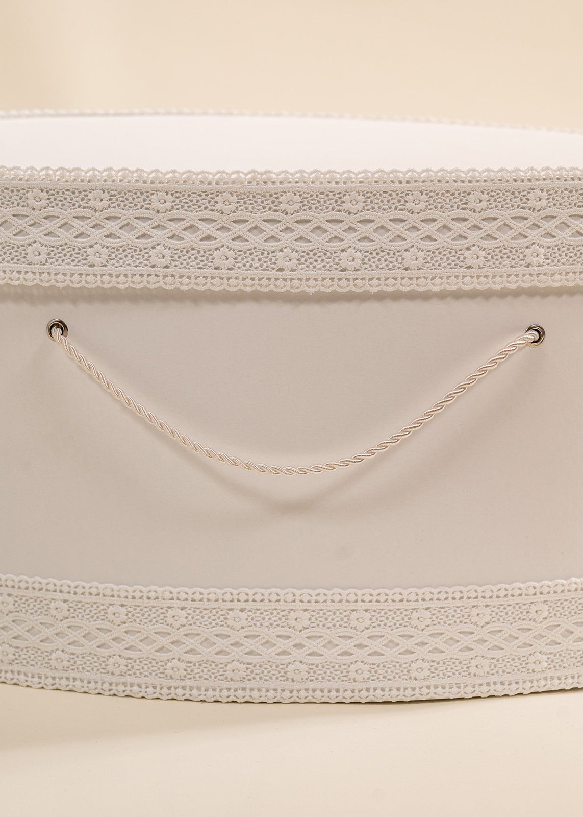 Set Botez Brandusa 3 Piese, Lumanare, Trusou si Cufar Personalizate AnneBebe