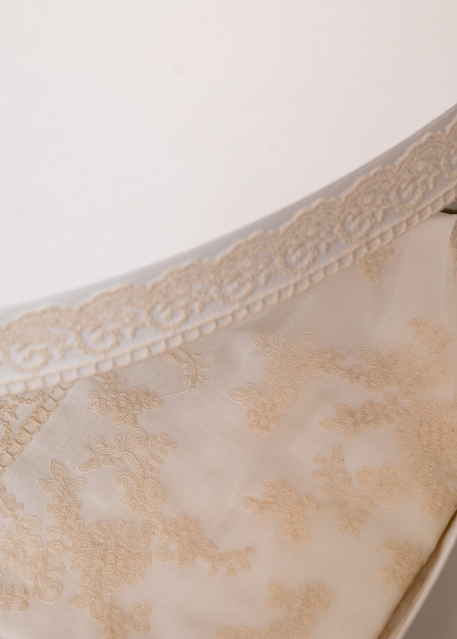 Set Botez Dorina 4 Piese Rochie Trusou Lumanare si Cufar Personalizat Botez AnneBebe