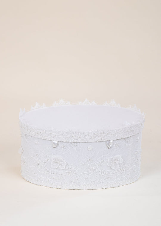 Cufar de Botez Oval Crem Sidefat cu Dantela si Margarete 3D pentru Fete – Adina | AnneBebe