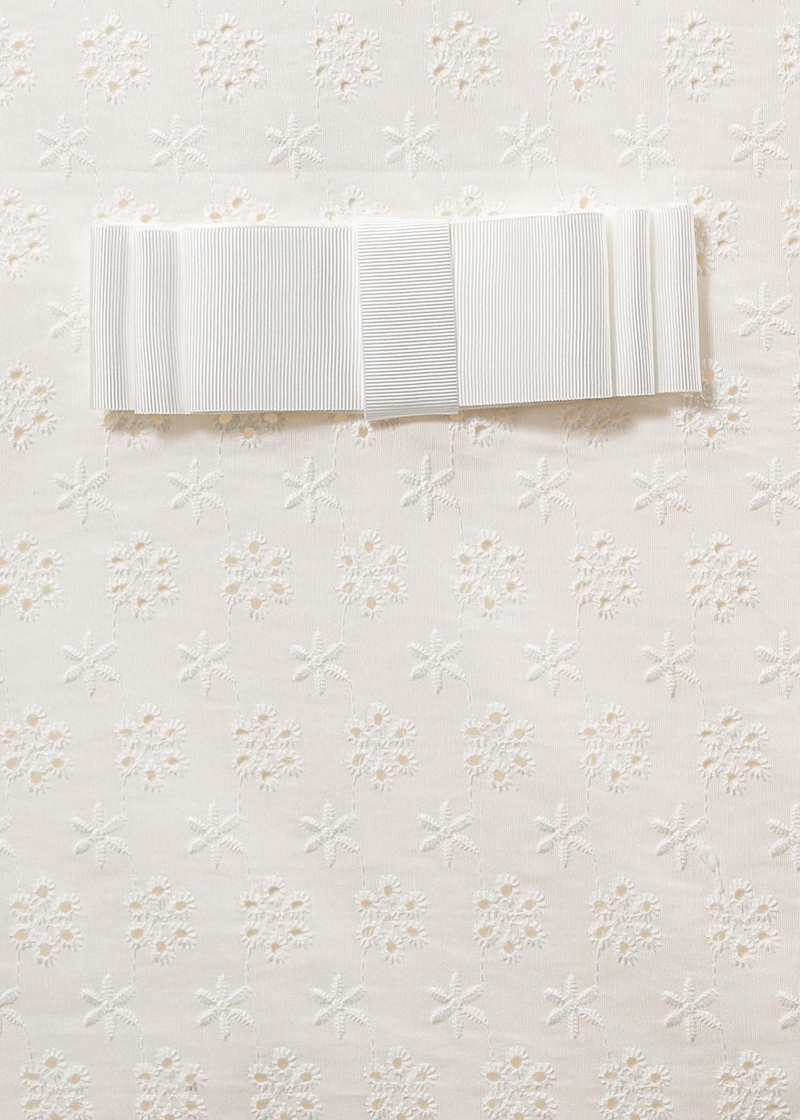 Pled Crem Bumbac cu Broderie Floricele Si Funda AnneBebe