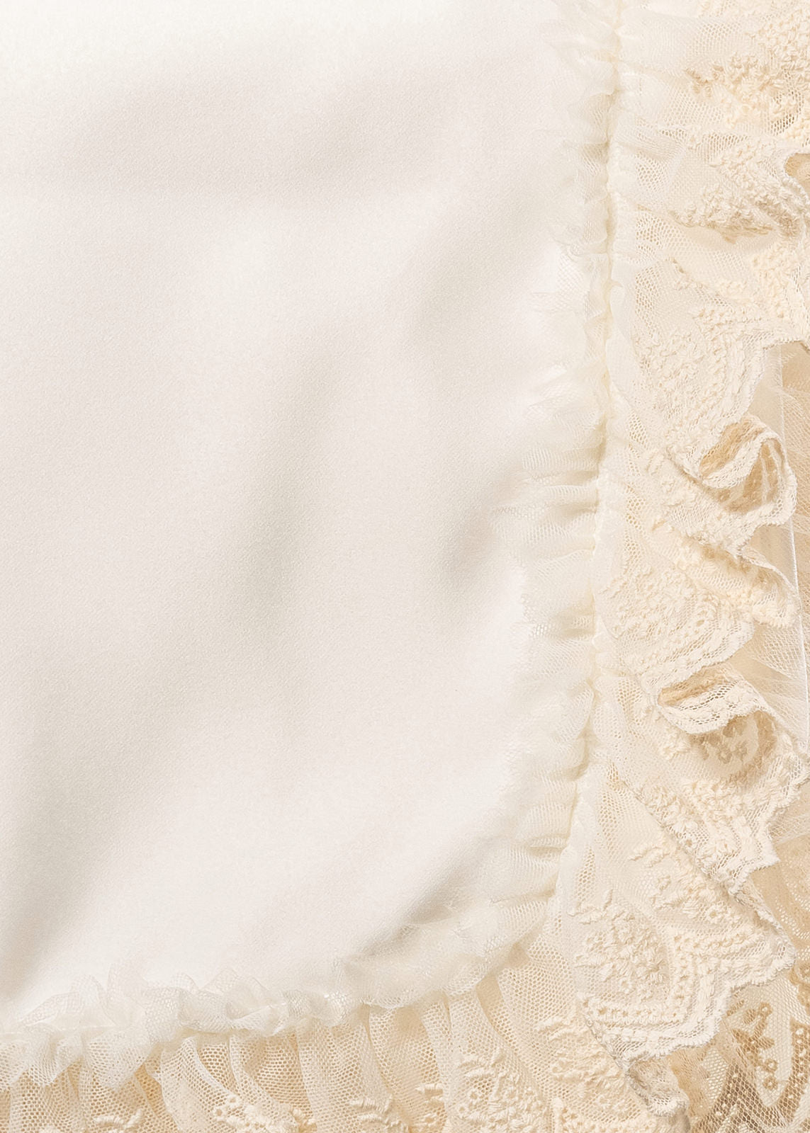 Pled Saten Crem Cu Volanas Dantela Regala AnneBebe