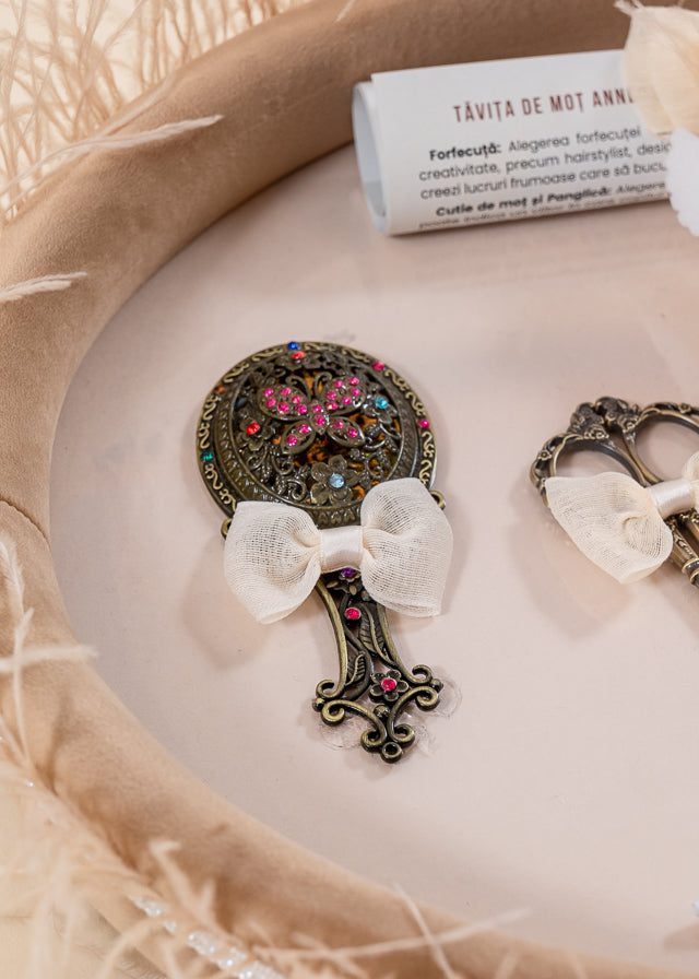 Girls' tray set for cutting the mot and breaking the Cappucino cake with flakes AnneBebe