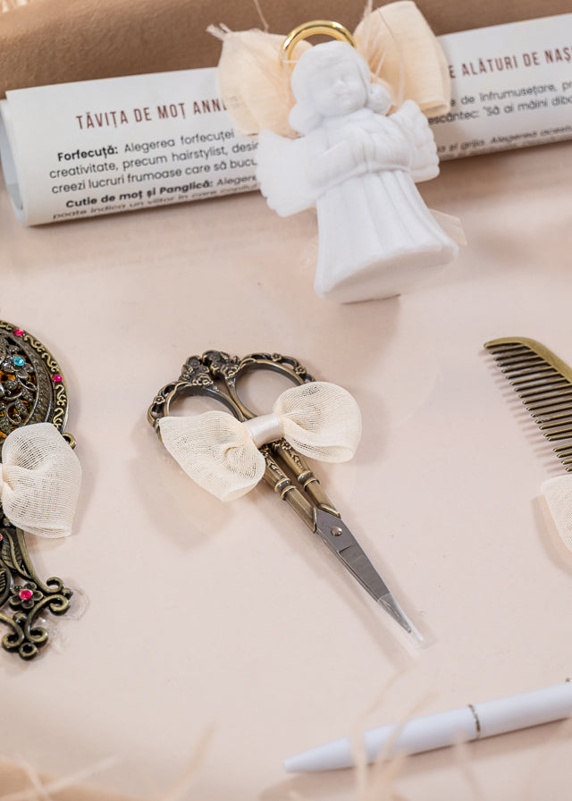 Girls' tray set for cutting the mot and breaking the Cappucino cake with flakes AnneBebe