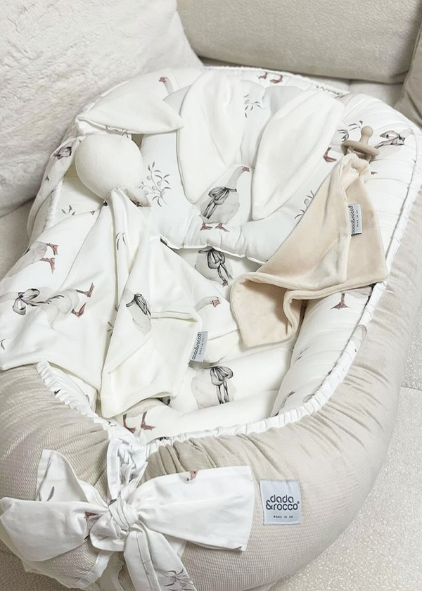 Baby Nest Bebelusi Bej Cu Pasari Bumbac Antialergic DORA 1010-1001 Dada&Rocco