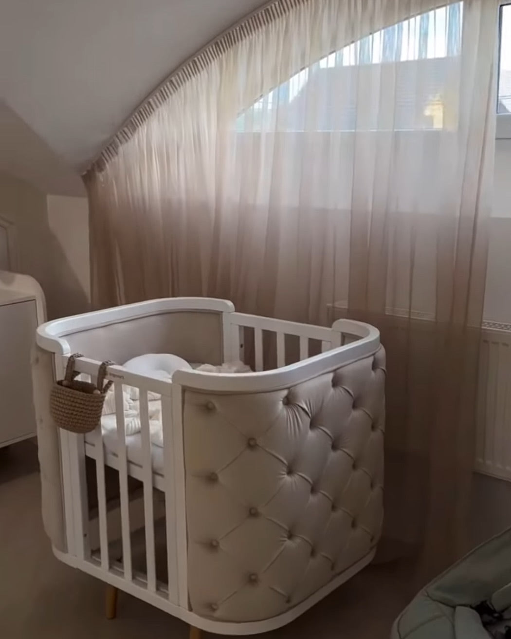 Patut bebe Capitonat Catifea Evolutiv Boho Chesterfield Alb Natur Ingvart