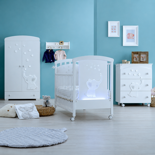 Dormitor Elly LED 4 piese Alb & Gri Patut, Saltea, Dulap si Comoda – Erbesi