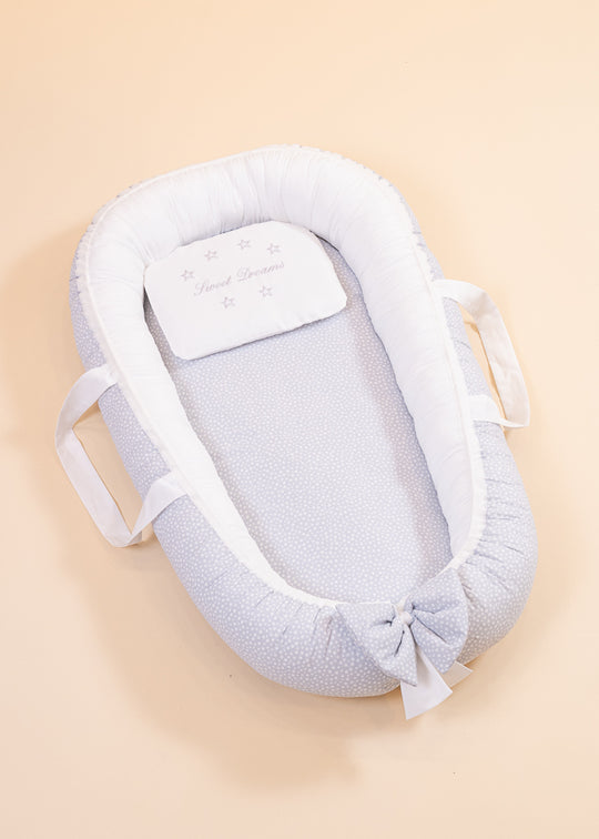 Babynest світло-сірий з маленькими кремовими зірочками