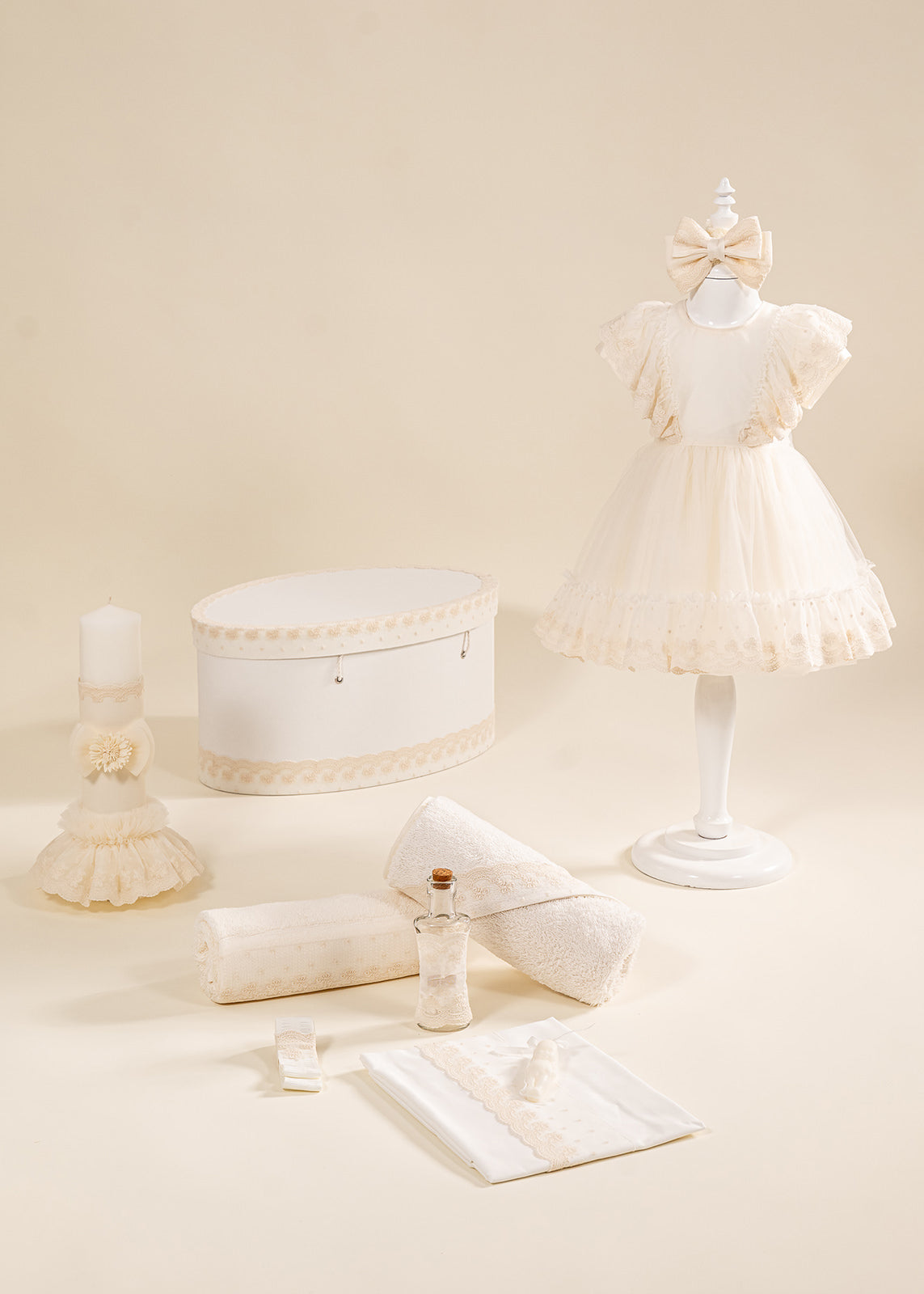 Set Botez Mira 4 Piese, Rochie, Trusou, Lumanare si Cufar Personalizat Botez AnneBebe