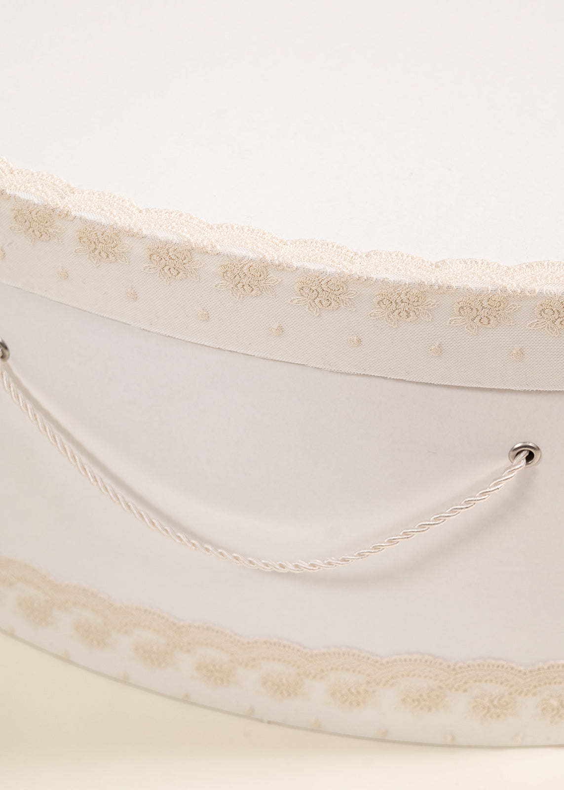 Set Botez Mira 4 Piese, Rochie, Trusou, Lumanare si Cufar Personalizat Botez AnneBebe