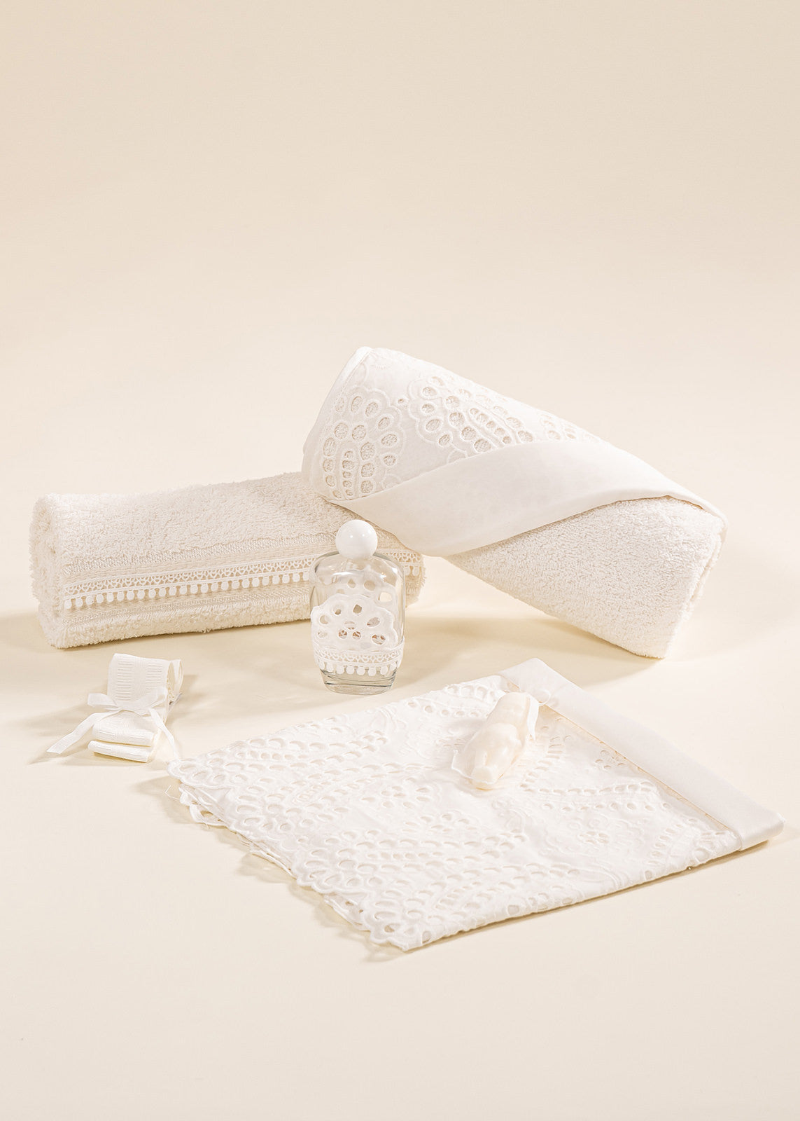 Set Botez Malina 3 Piese Lumanare Trusou si Cufar Personalizate AnneBebe