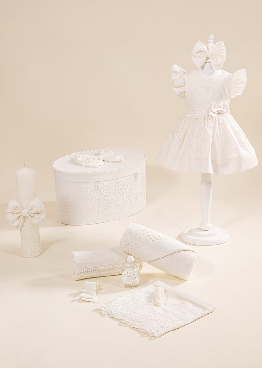 Set Botez Malina 4 Piese, Rochie, Trusou, Lumanare si Cufar Personalizat Botez AnneBebe