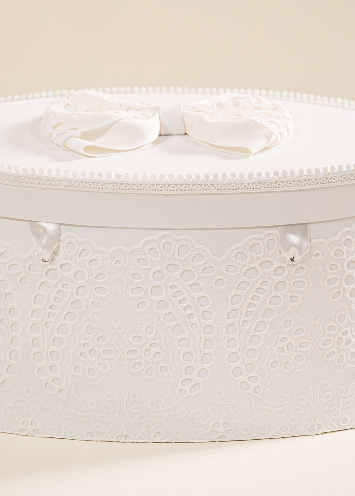 Cufar Malina Crem Oval Funda Dantela Broderie Sparta AnneBebe