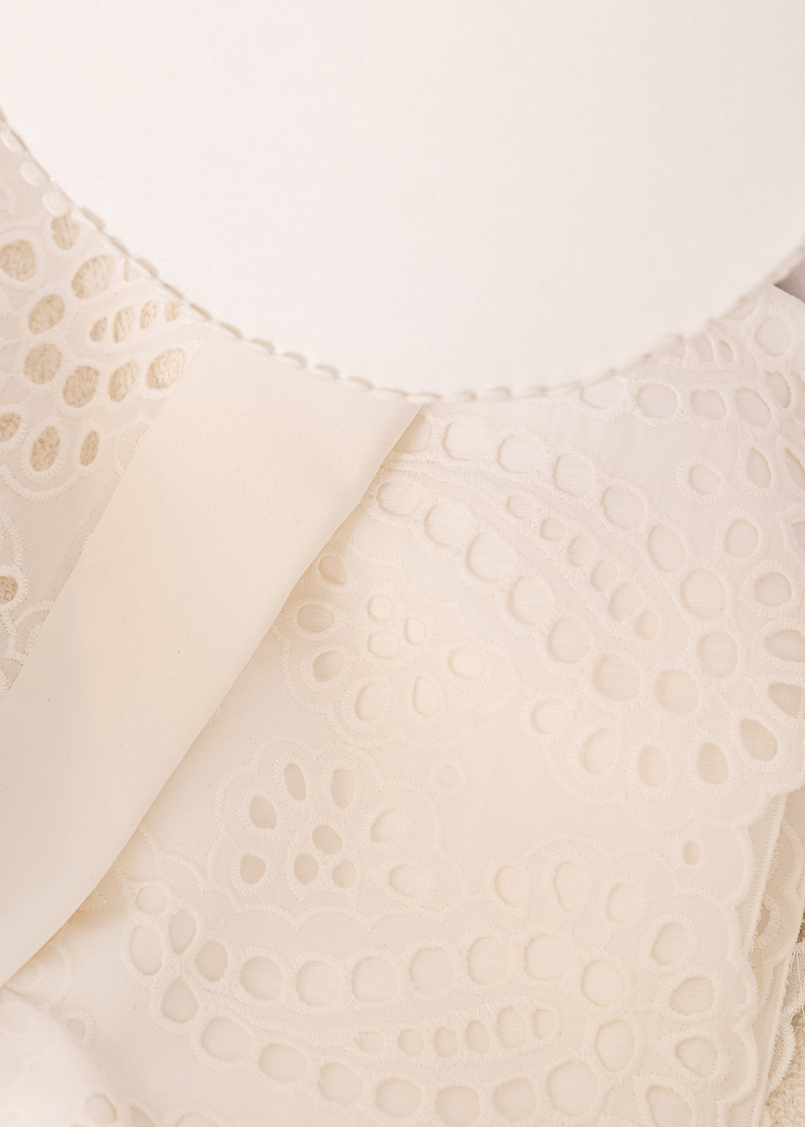 Cufar Malina Crem Oval Funda Dantela Broderie Sparta AnneBebe