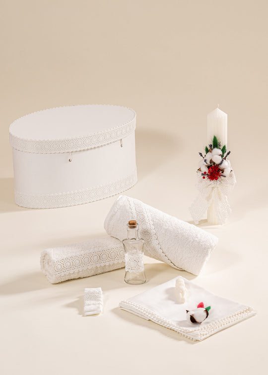 Set Botez Marilena 3 Piese, Lumanare, Trusou si Cufar Personalizate AnneBebe