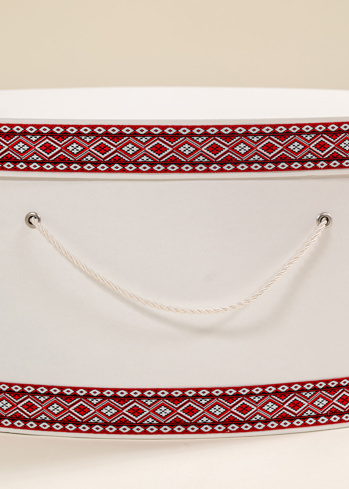 Cufar Ivan (Ava) Oval Crem Model Traditional