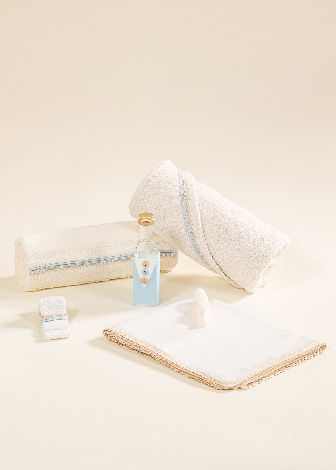 Set Botez Andrew 3 Piese, Lumanare, Trusou si Cufar Personalizat Botez AnneBebe