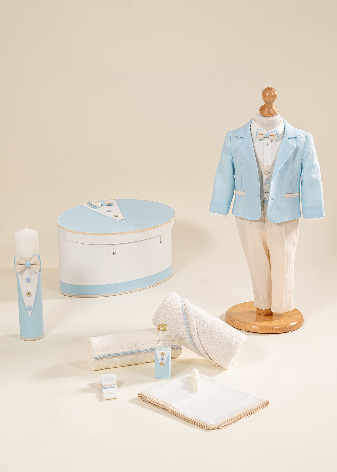 Set Botez Andrew 4 Piese, Costum, Trusou, Lumanare si Cufar Personalizat Botez AnneBebe