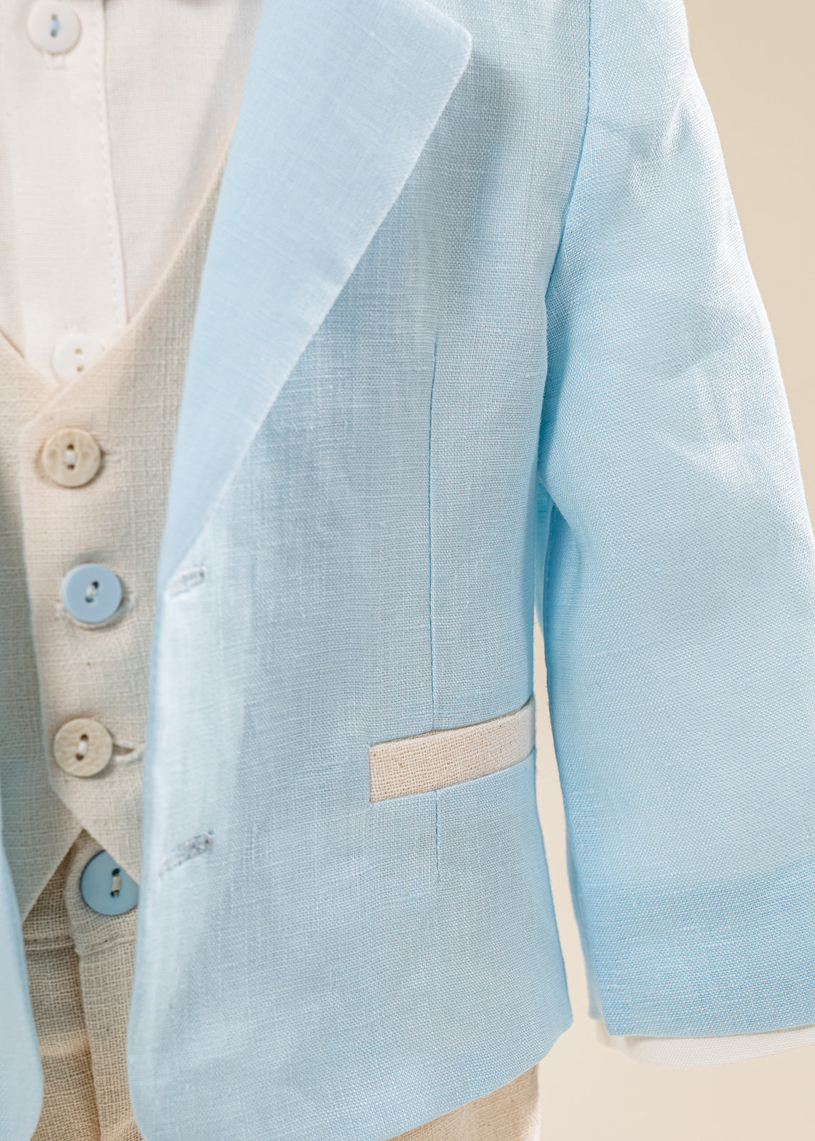 Set Botez Andrew 4 Piese, Costum, Trusou, Lumanare si Cufar Personalizat Botez AnneBebe