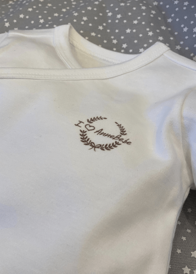 AnneBebe - Body Bebelusi Petrecut Crem cu Maneca Lunga Bumbac Organic S82166 Kity Kate