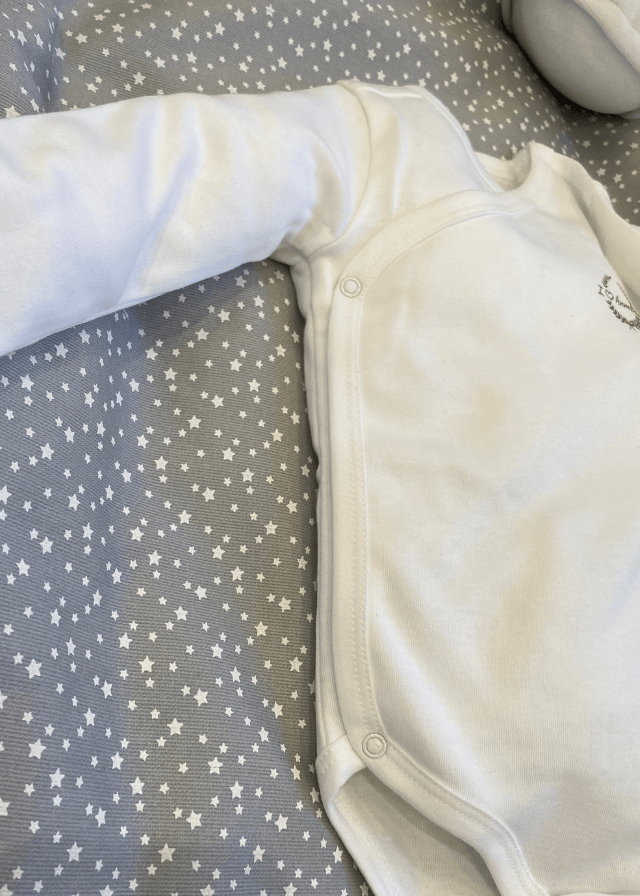 AnneBebe - Body Bebelusi Petrecut Crem cu Maneca Lunga Bumbac Organic S82166 Kity Kate