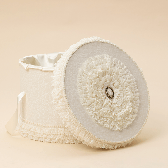 Cufar Elegant Crem Camee & Trei Randuri Danteluta Personalizabil  Fetite AnneBebe