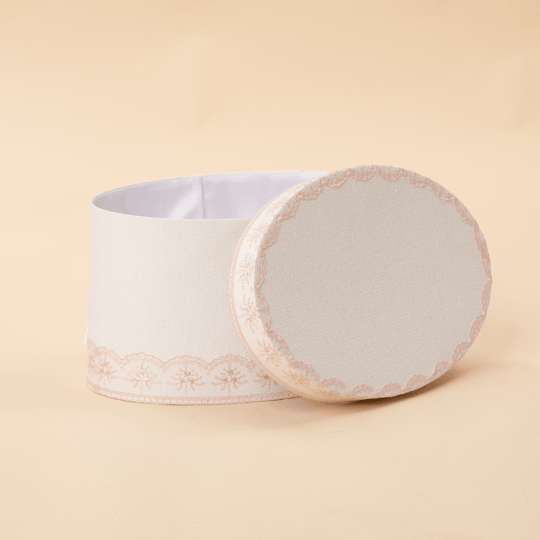 Cufar Elegant Oval Crem Cu Dantela Roz Pudra Fetite AnneBebe