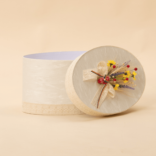 Cufar Traditional Oval Dantela Cappuccino & Buchet Flori AnneBebe