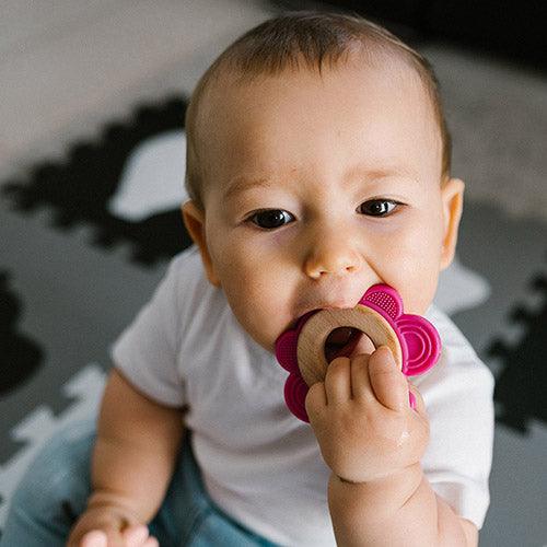 Зубне кільце з силікону та дерева, Butterfly, Babyono 1075/01