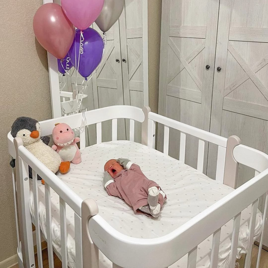 Patut Transformabil 5 in 1 Lemn Nika Alb-Cappuccino cu Bare Groase 60x95/120cm Ingvart