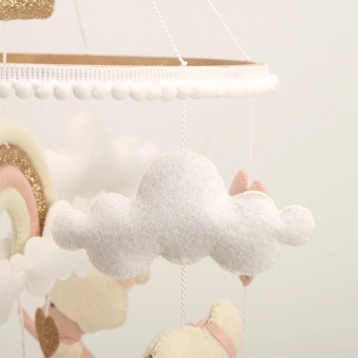 Carusel muzical balerine roz cu alb pentru patut fara suport lemn inclus