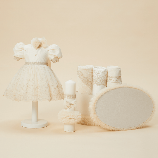 Set Botez Marta 4 Piese 4 Piese, Rochita, Lumanare, Trusou si Cufar AnneBebe