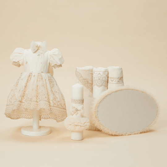 Set Botez Melissa 4 Piese 4 Piese, Rochita, Lumanare, Trusou si Cufar Personalizat Botez AnneBebe