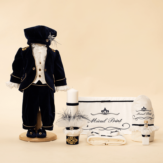 Set Botez Micul Print 3 Piese, Costum, Trusou si Lumanare Personalizabil Baieti AnneBebe