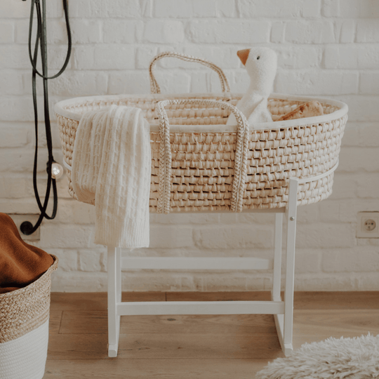 Suport Lemn Alb Pentru Cosulet Cu Sistem Leganare Ahoj Baby