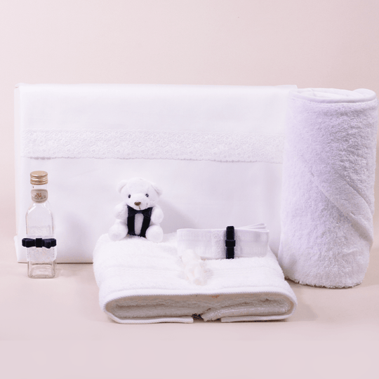 Trusou Baietei Personalizat Alb Cu Ursulet Si Funde Bleumarin