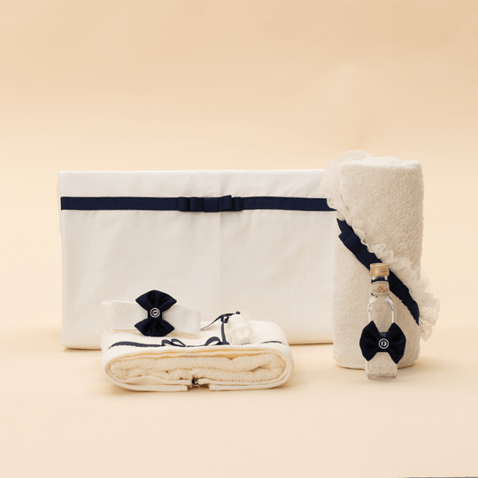 Trusou Baieti Calin Crem Cu Dantela Crem Si Funda Brocard Bleumarin AnneBebe