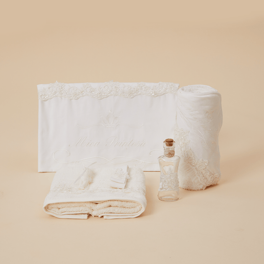 Trusou Evelina Crem Dantela Lux Cu Perle Mica Printesa Botez Fetite AnneBebe