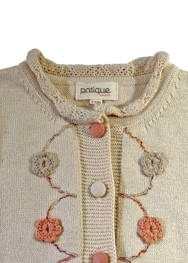 Cardigan Tricotat Bej pentru Fetite, cu Flori Crosetate Roz Pudra 21154 Patique - Camera Bebelusului
